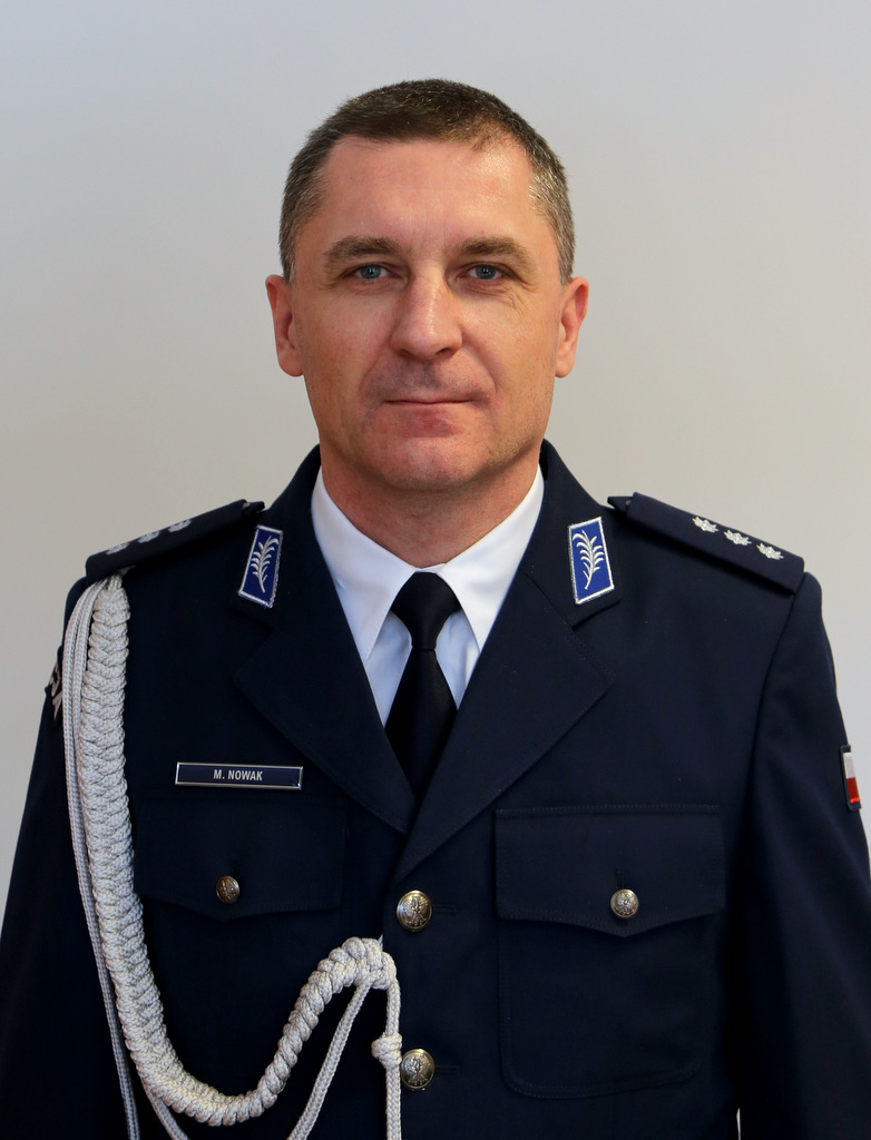 Komendant Komisariatu Policji w Białych Błotach komisarz Maciej Nowak